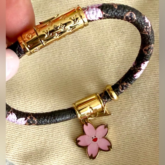 👑✅PRICE FIRM✅ Stylish Cherry Blossom Print Fashion Bracelet. Brand New! - Picture 6 of 17